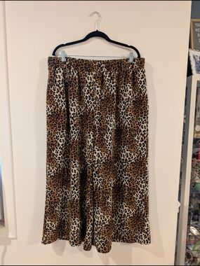 Crescent Drive Wide-Leg Leopard Print Pants in Brown and Cream